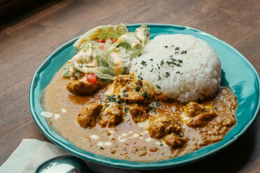 3日かけて仕込まれるバターチキンカレー。ホロホロの鶏肉と日本人好みのスパイスの絶妙なバランス