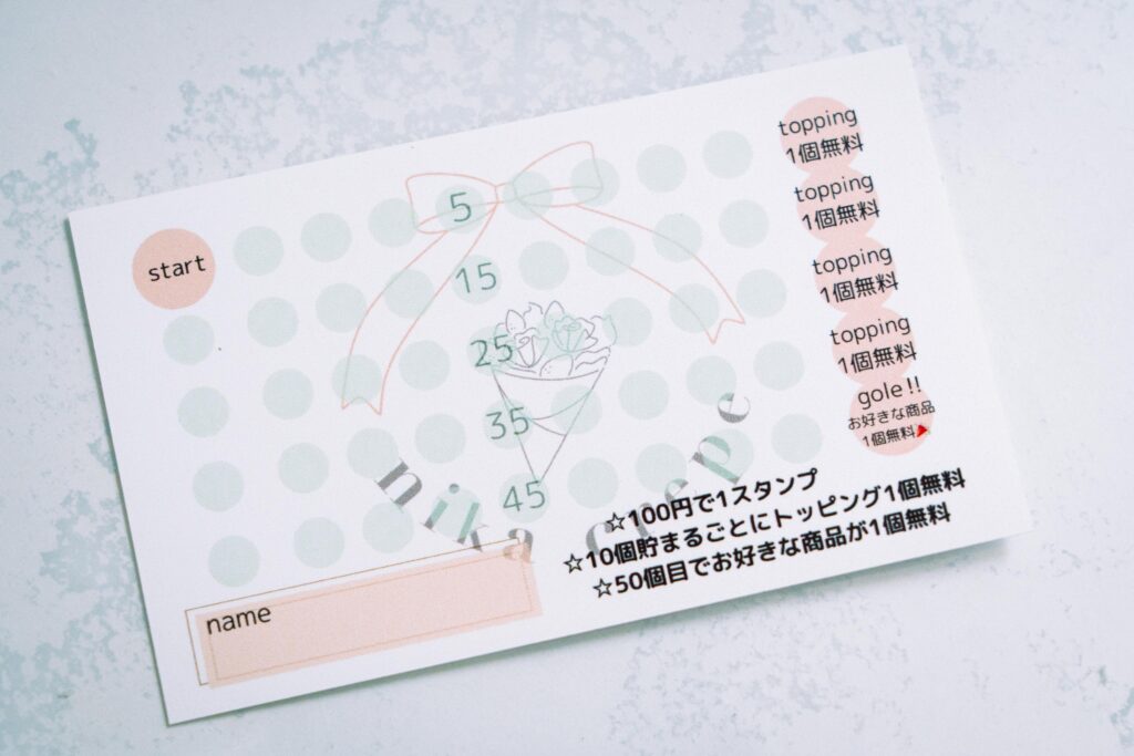 トッピングや商品無料特典が受けられる「ニカクレープ」オリジナルポイントカード